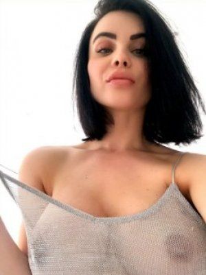 Ночные бабочки: Как найти проверенные контакты и избежать спама